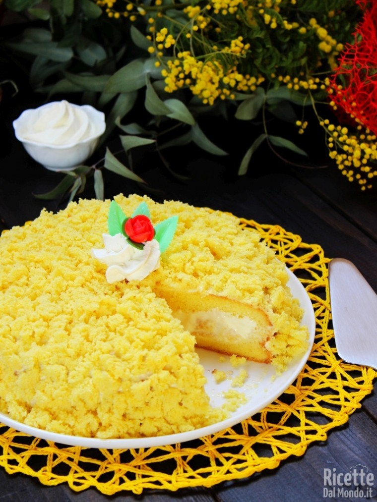 Torta mimosa all'ananas in scatola