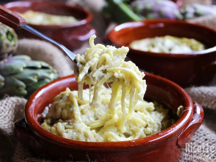 Gustosi tegamini di tagliolini con crema di carciofi