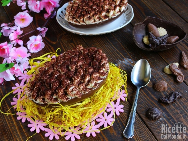 Tiramisù nell’uovo di cioccolato di Pasqua