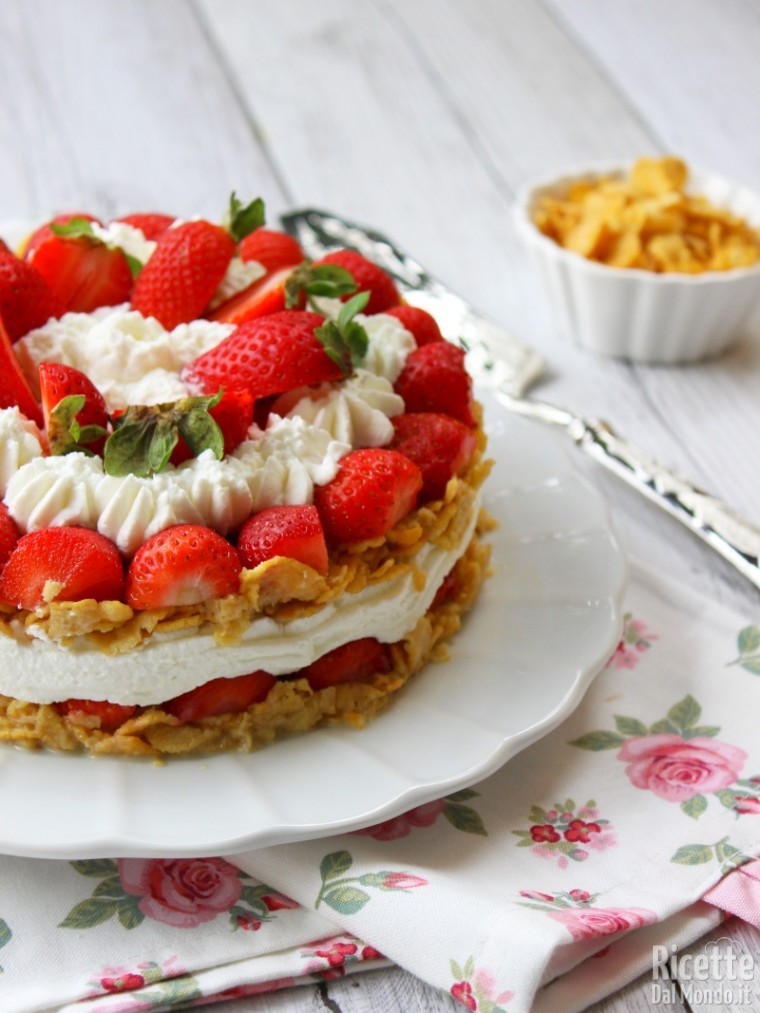 Come fare la torta di corn flakes e fragole