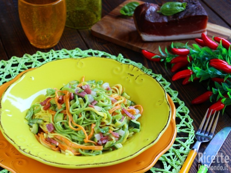 Ricetta Tagliolini colorati con zucchine e speck