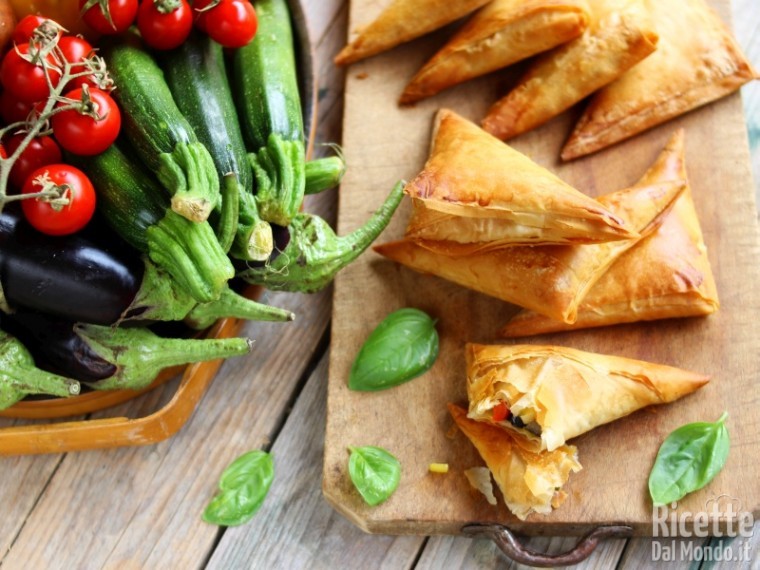 Ricetta triangolini di pasta fillo con verdure