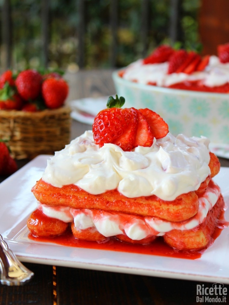 Gustoso tiramisù alle fragole