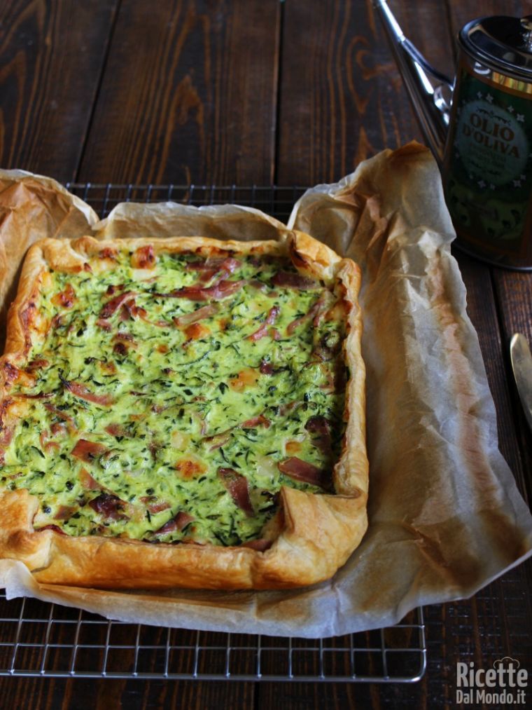 Semplice torta rustica con zucchine e speck