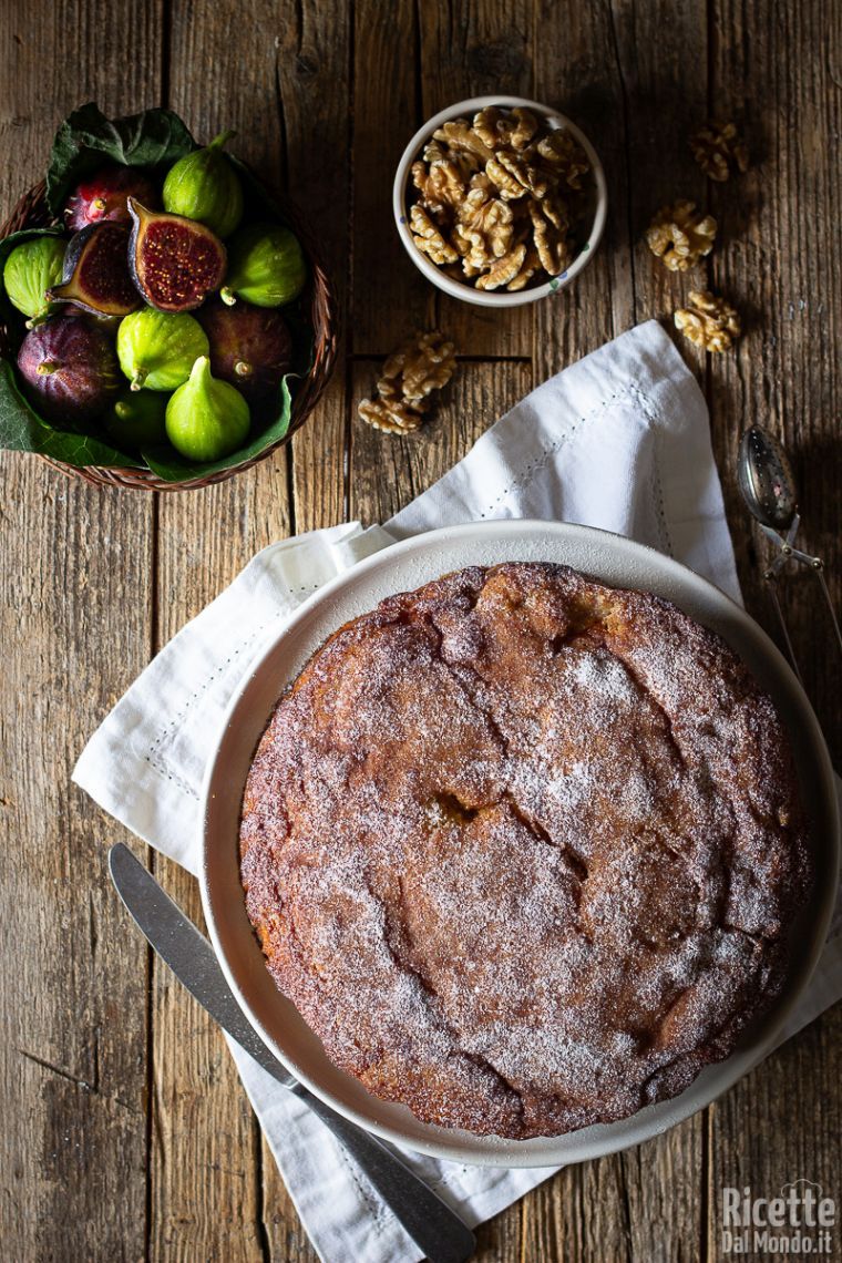 Semplice torta di fichi e yogurt