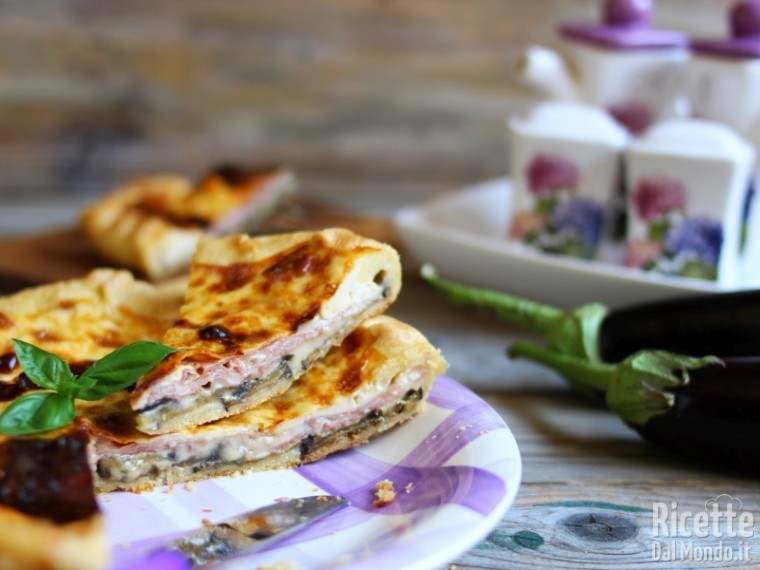 Come fare la torta salata di melanzane e prosciutto cotto