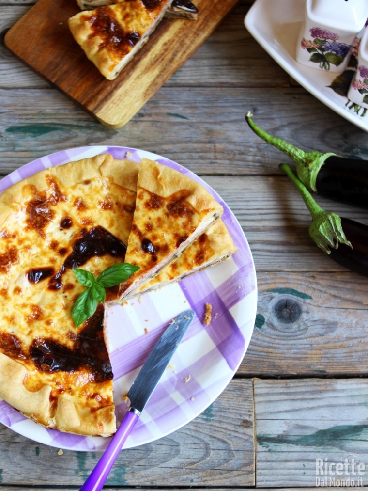 Semplice torta salata di melanzane e prosciutto cotto