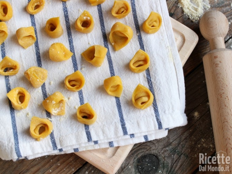 Ricetta originale dei tortellini bolognesi