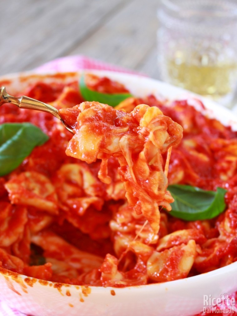 Ricetta semplice dei tortellini al forno