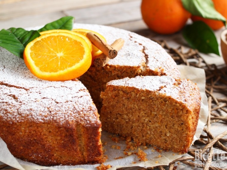 Morbida torta all'arancia e cannella 