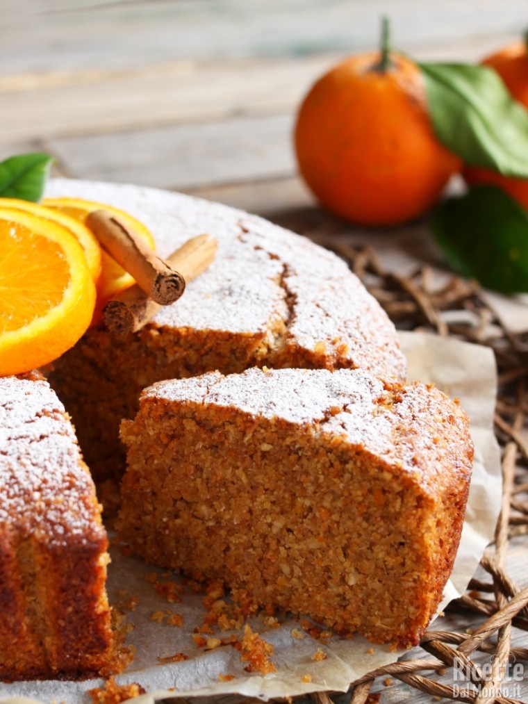 Torta arancia e cannella con le nocciole