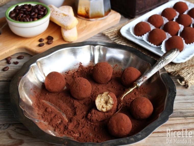 Piccoli tartufi con crema al tiramisù 6