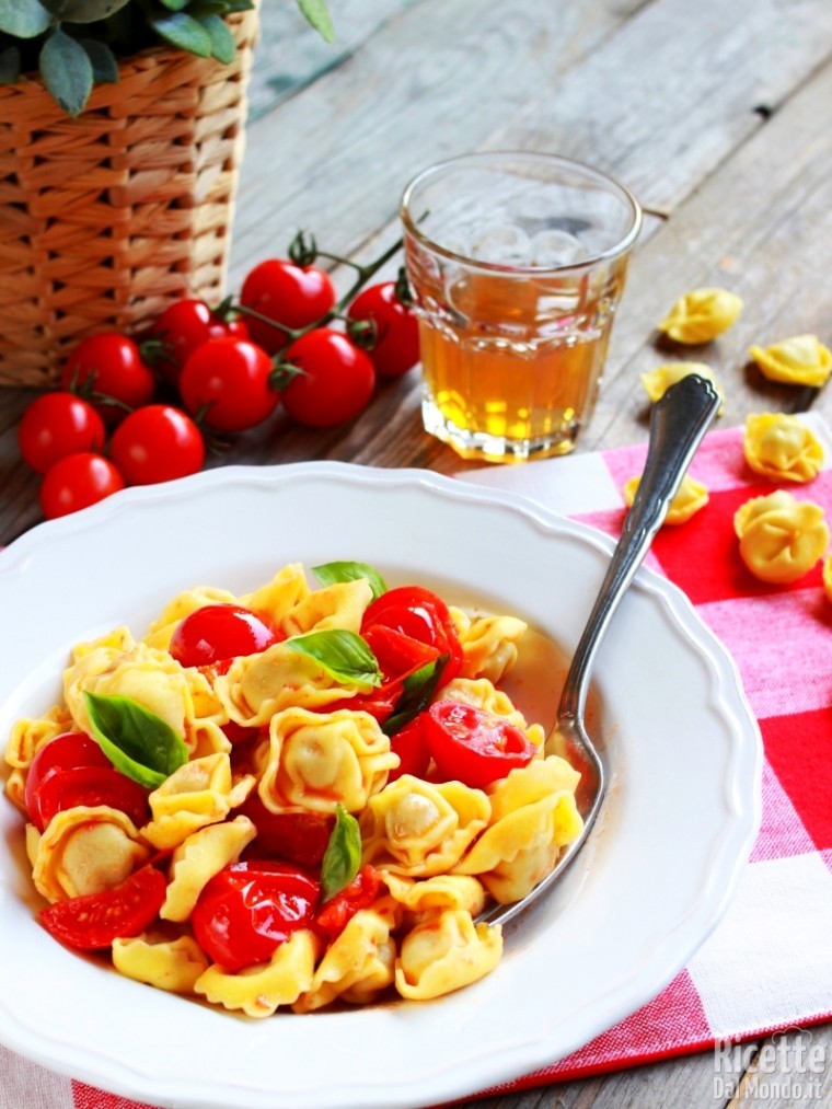 Come fare i tortellini al pomodoro