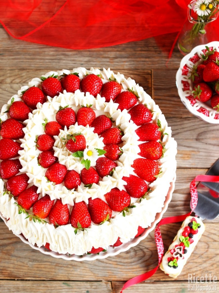 Ricetta torta panna e fragole