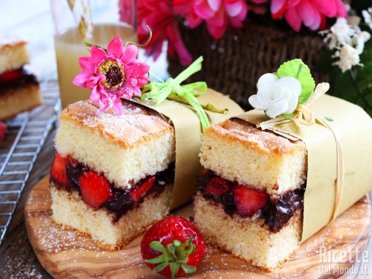 Trancetti con fragole e crema pasticcera