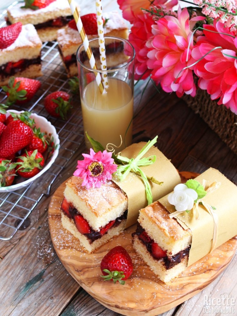 Ricetta trancetti con fragole e crema al cioccolato