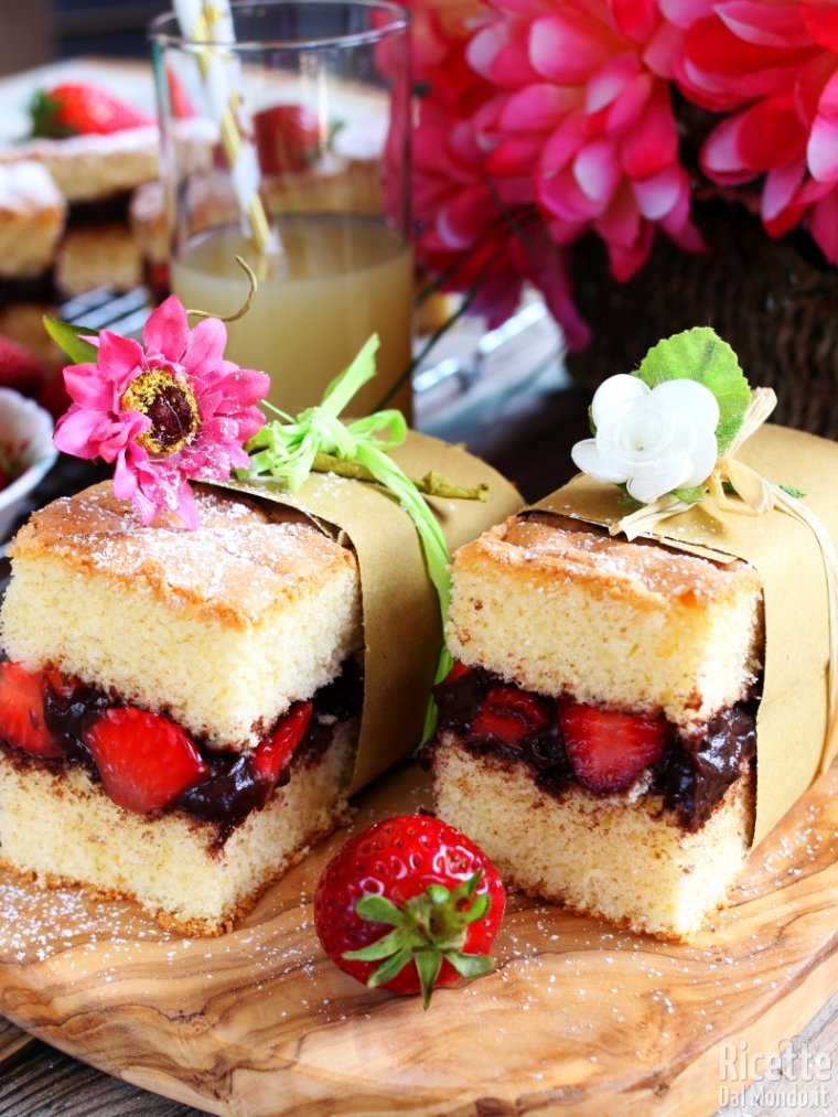 Come fare i trancetti con fragole e crema al cioccolato