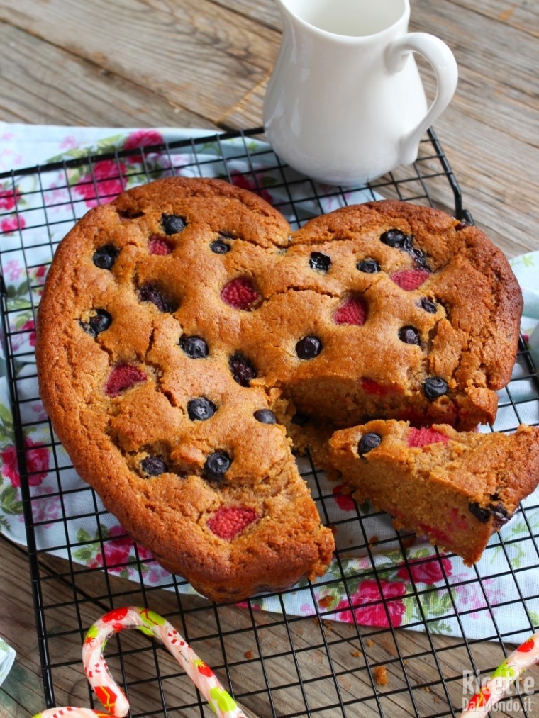 Come fare la torta vegana ai frutti di bosco