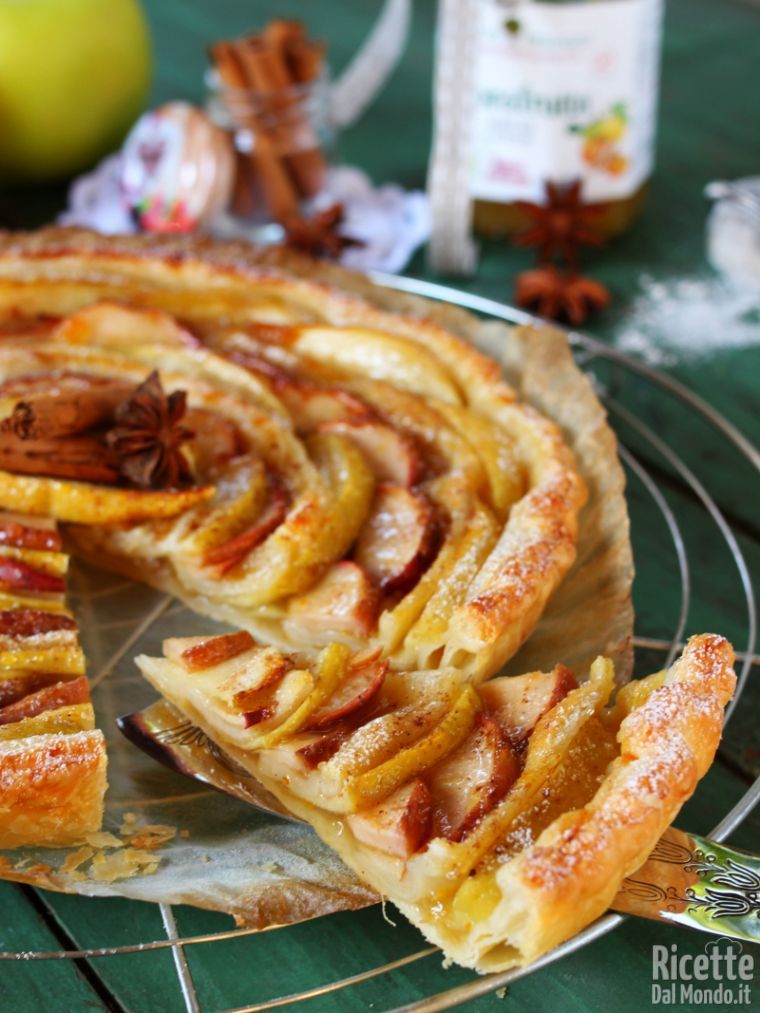 Fetta di torta rustica di mele e cannella