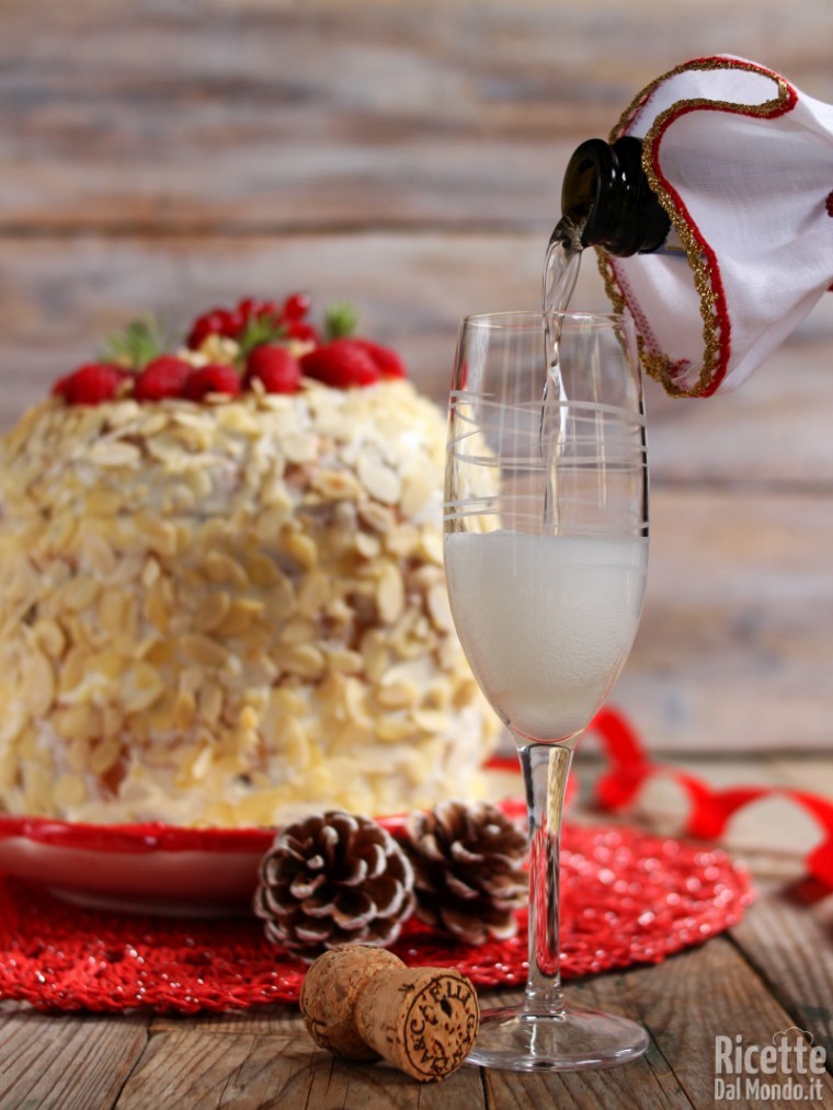 Come fare la torta panettone farcita