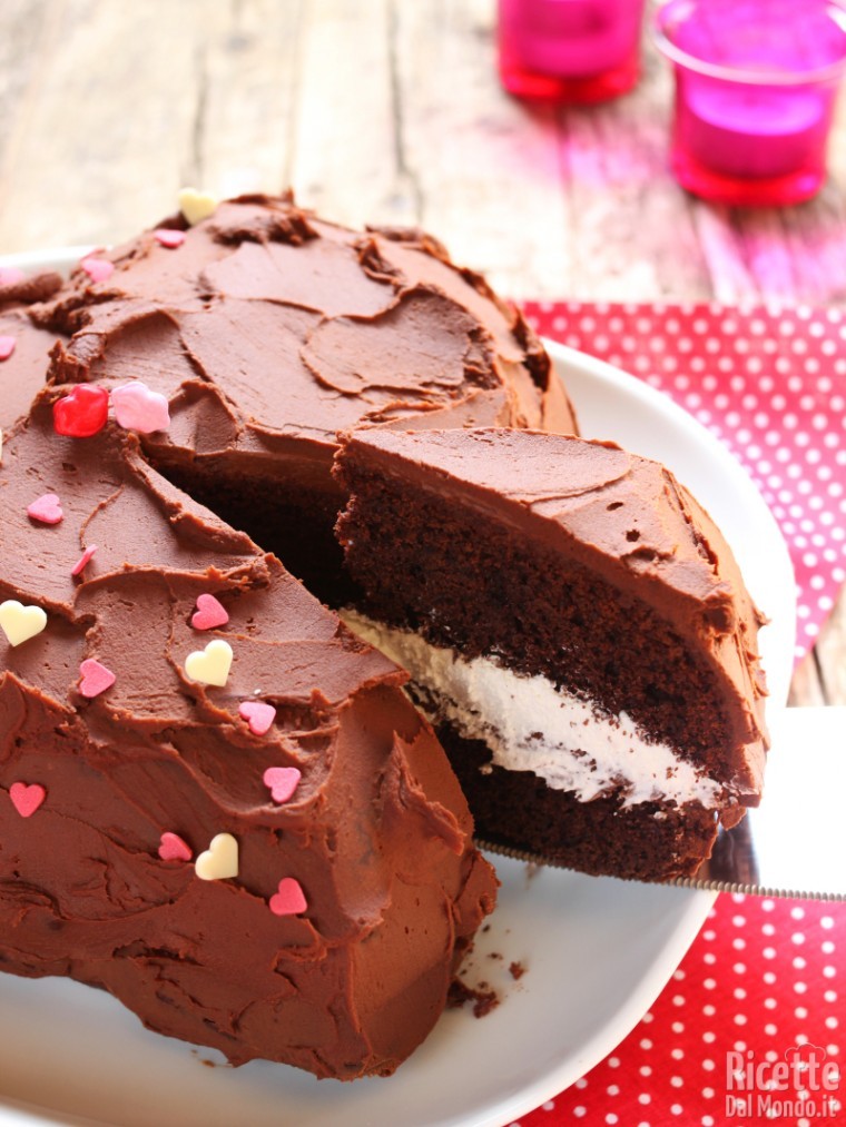 Torta al cioccolato a cuore per san Valentino