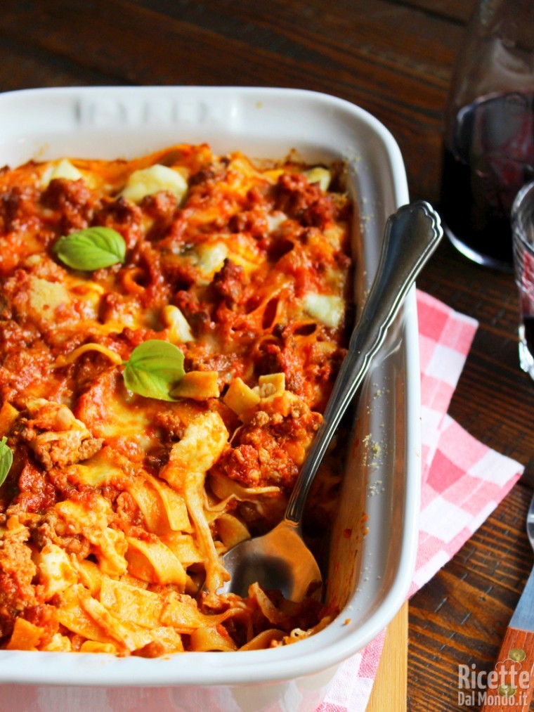 Come fare il pasticcio di tagliatelle al forno
