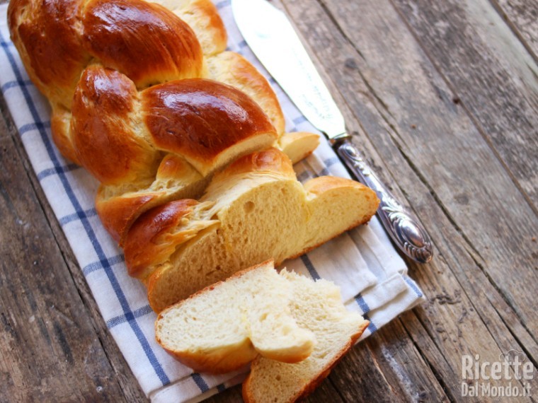 Ricette Biscotti Di Natale Svizzeri.Treccia Al Burro Svizzera Fatta In Casa Zopf Butterzopf Marianna