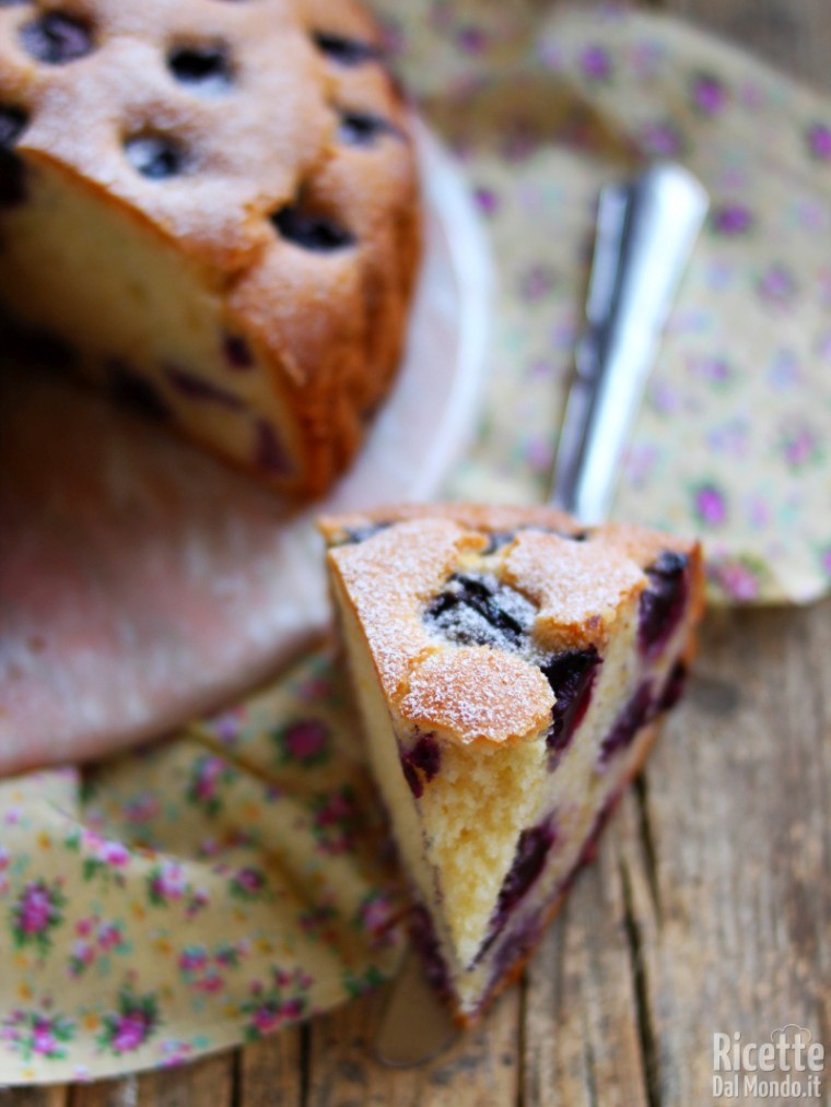 Come fare la torta di uva fragola senza burro
