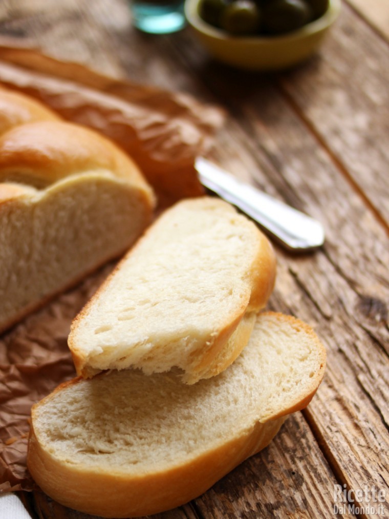 Come fare la treccia di pane all'olio d'oliva