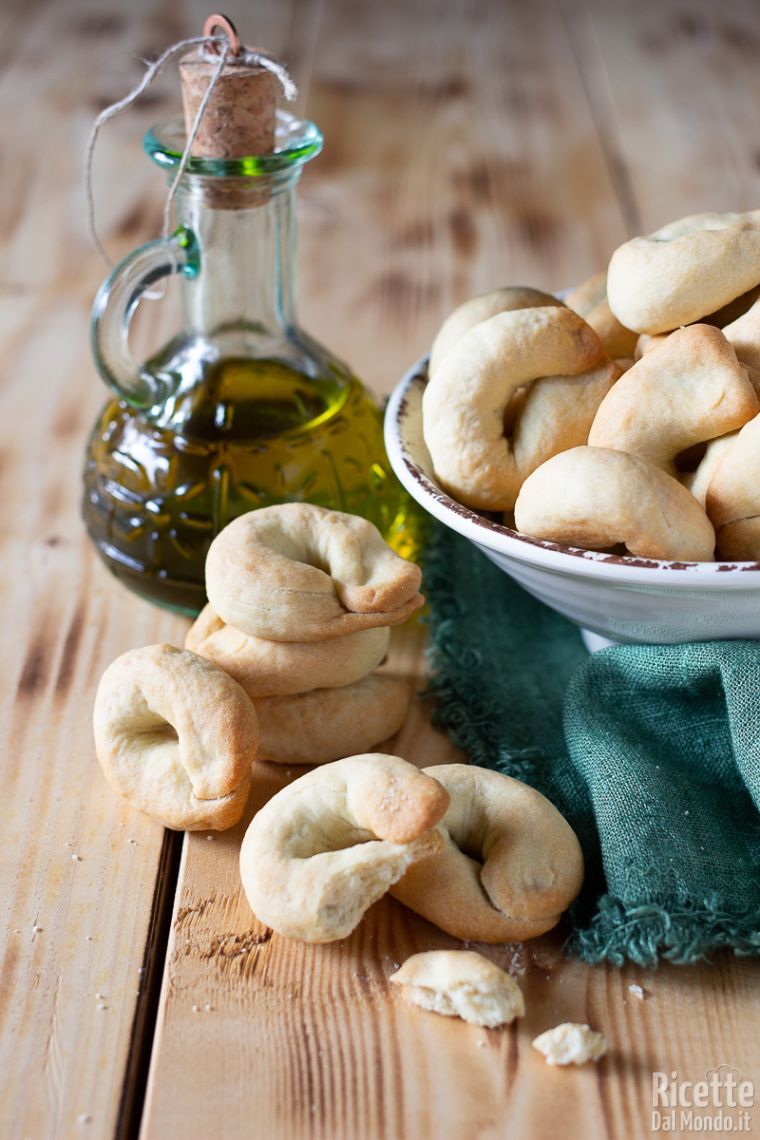 Come fare i tarallini all'olio con esubero di pasta madre