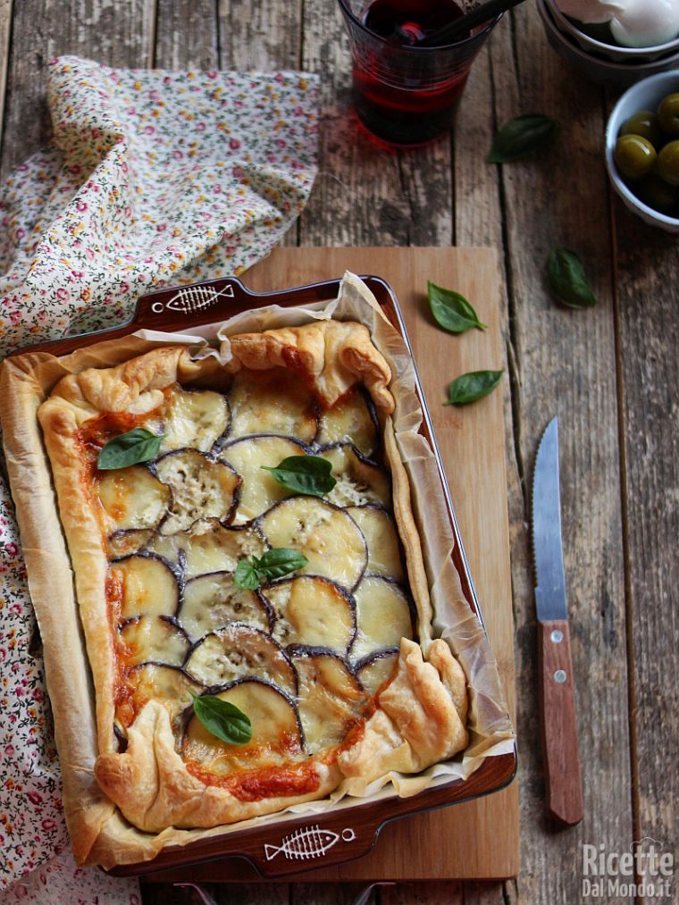 Ricetta torta salata di melanzane crude