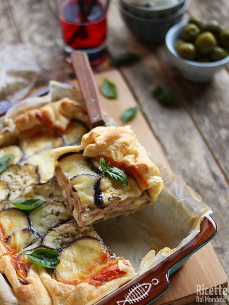 Come fare la torta salata di melanzane crude