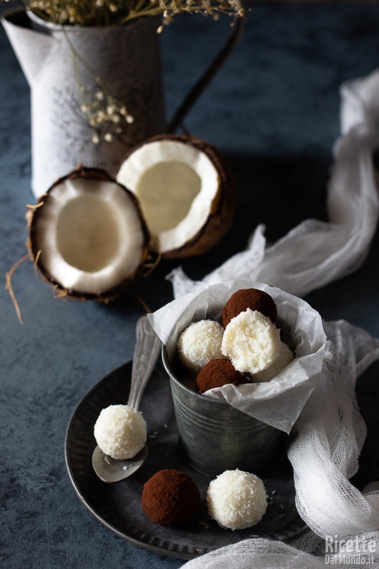 Come fare i tartufini di ricotta cocco e cioccolato senza cottura