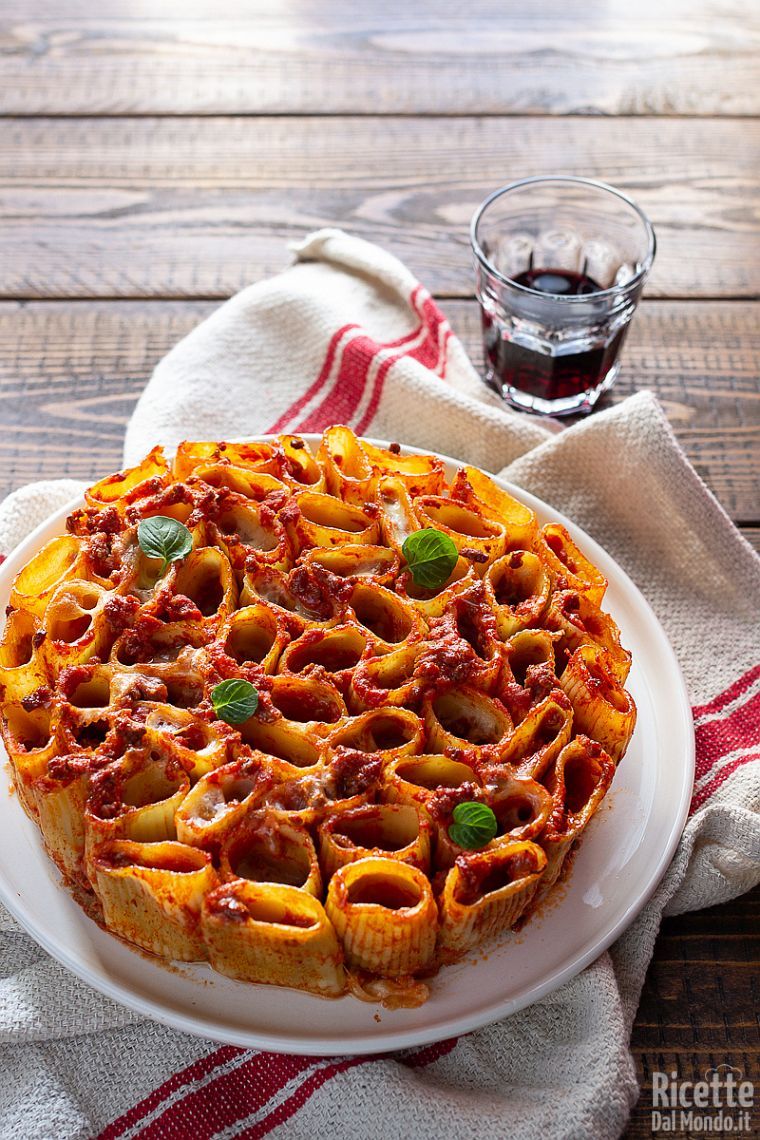 Ricetta torta di paccheri ripieni al forno