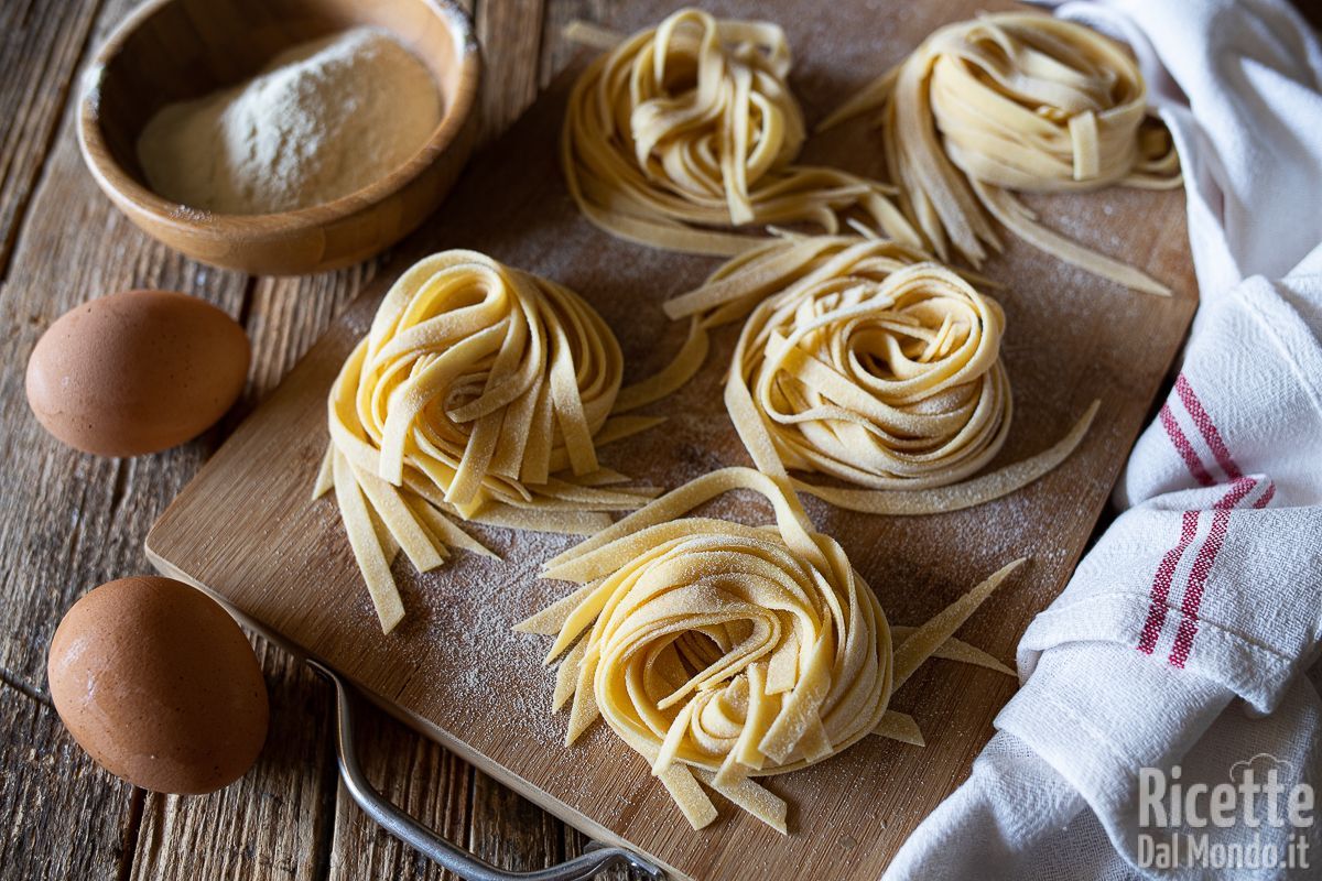 TAGLIATELLE ACQUA e FARINA ricetta PASTA fatta in casa