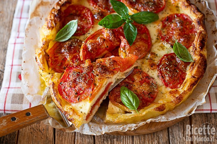 Torta salata pomodoro e mozzarella. La ricetta semplice e veloce!