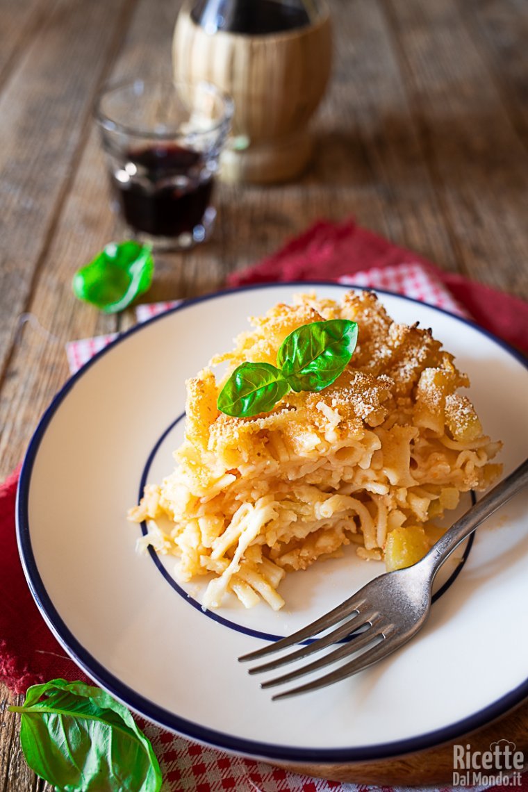Come fare il timballo di pasta e patate al forno