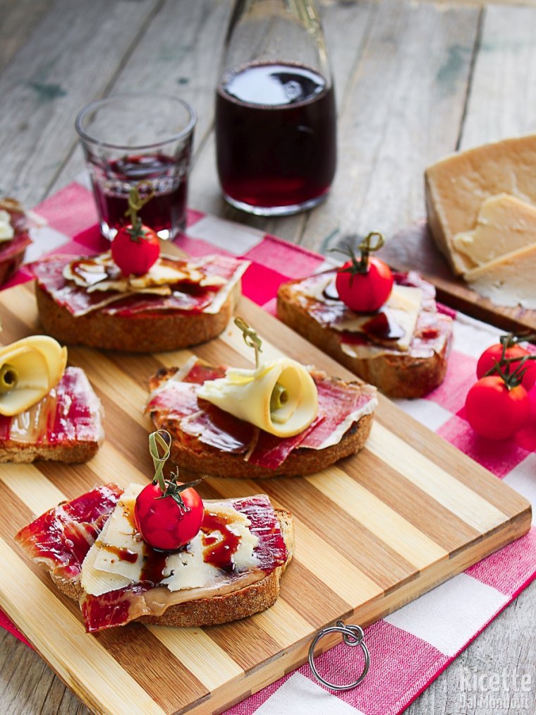 Ricetta tapas con jamon serrano