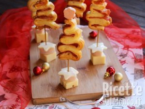 Ricetta Alberi di Natale di pasta sfoglia, semplici e veloci da realizzare