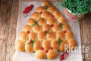 Ricetta Albero di panini al rosmarino morbidi. La ricetta del centrotavola da mangiare!