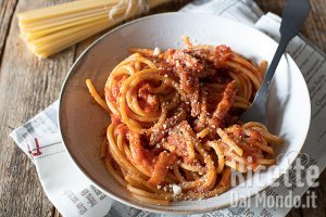 Bucatini all'amatriciana (La ricetta originale della tradizione laziale)