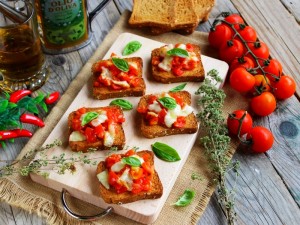 Ricetta Bruschette veloci di fette biscottate