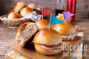 Bacetti al latte. I bocconcini morbidi perfetti per le feste (dolci o salati)!