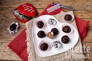 Ricetta Baci Perugina fatti in casa! Ricetta facile per cioccolatini perfetti!