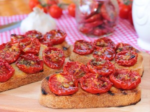 Ricetta Bruschette con pomodori confit
