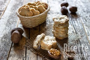 Ricetta Biscotti salati alle noci fatti in casa. La ricetta facile per l'aperitivo!