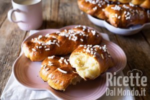 Ricetta Brioches con lievito madre sofficissime (La ricetta semplice e veloce!)