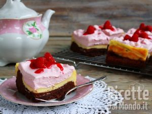 Ricetta Brownies cheesecake ai lamponi, il dolce morbido e irresistibile