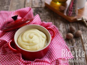 Ricetta Besciamella vegana e senza lattosio. Salsa cremosa e vellutata