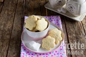 Ricetta Biscotti zuccherosi, semplici e veloci. La ricetta per i biscotti della colazione!